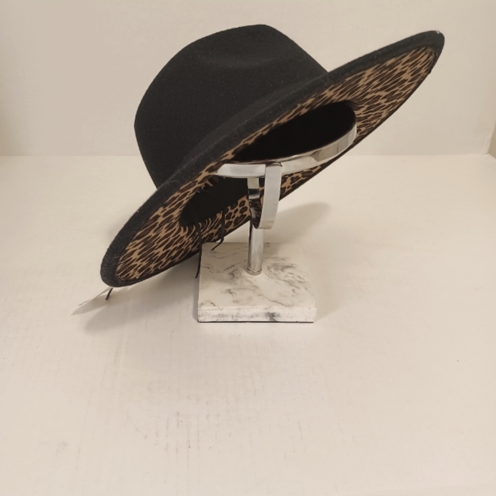 Black hat with print